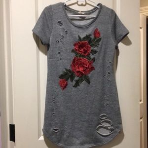 Emory Park women distressed Floral appliqué short sleeve sweatshirt Dress size S
